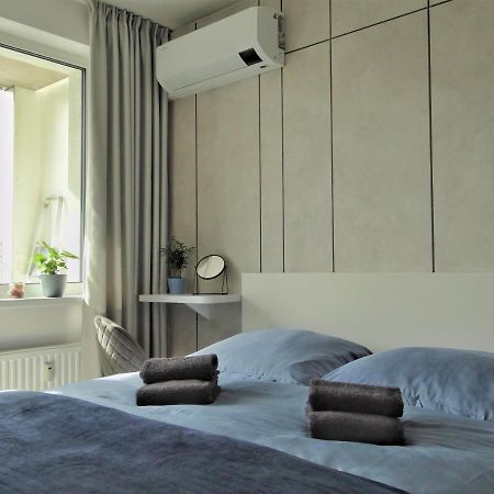 Top Urban Apartment - Free Parking, Green Energy, Modern Style Bratislava Exterior foto