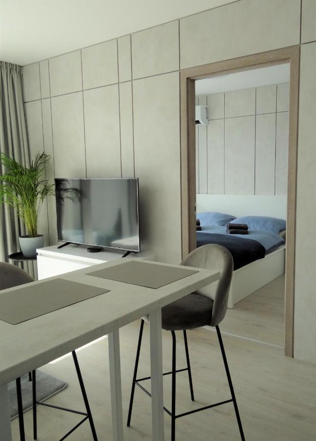Top Urban Apartment - Free Parking, Green Energy, Modern Style Bratislava Exterior foto
